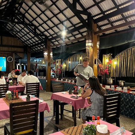 Cocotinos Lembeh A Boutique Dive Lodge Bitung Экстерьер фото