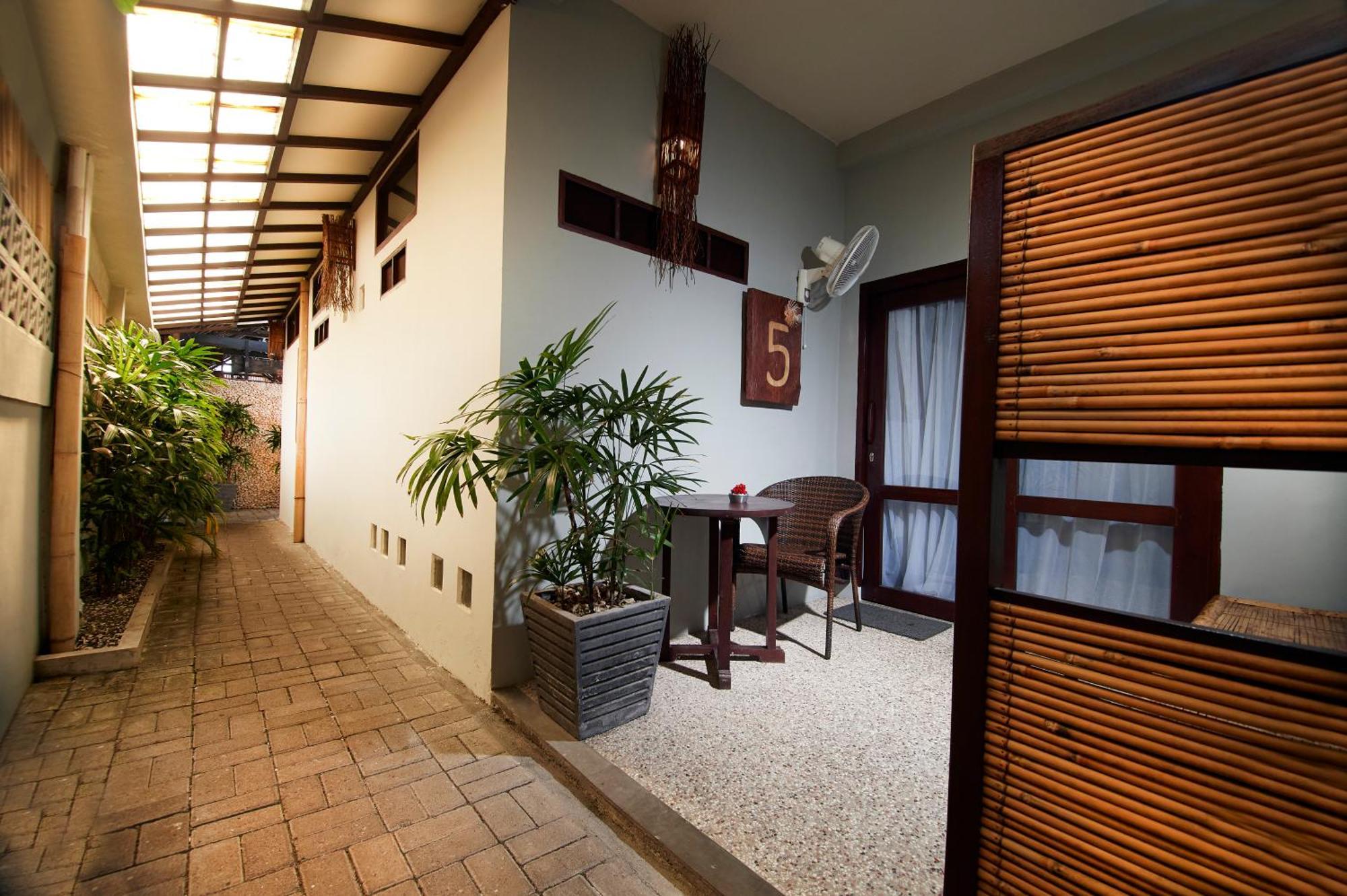 Cocotinos Lembeh A Boutique Dive Lodge Bitung Экстерьер фото